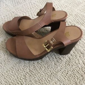 Tan ~2 inch block heel sandal